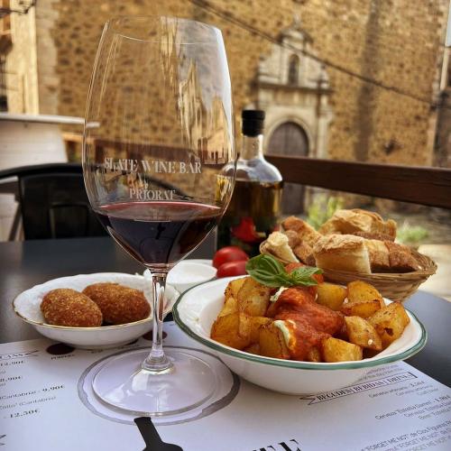 Celebrate the world tapas day with a glass of Priorat! 14 - 17 June 2024 